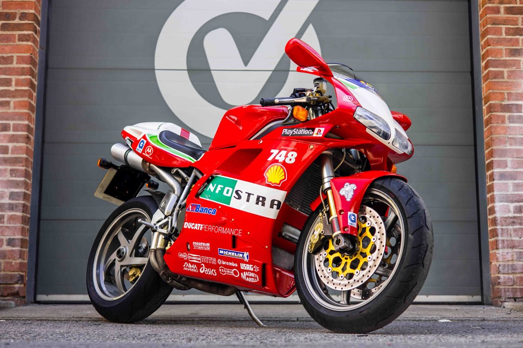 DUCATI 748